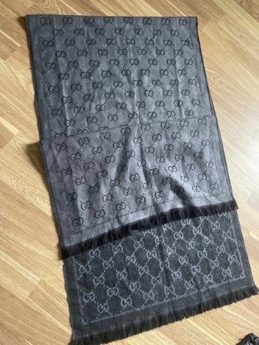 Authentic with tags gucci - no,